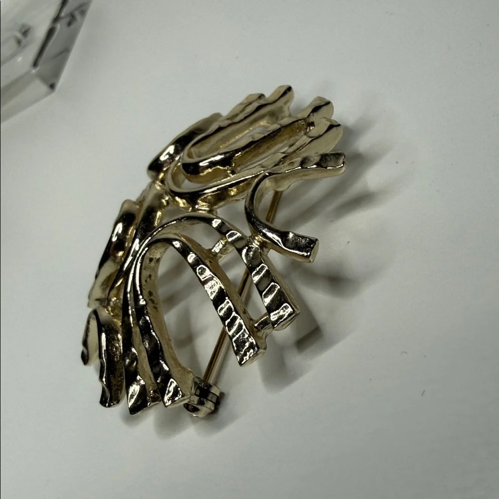 Vintage Gold tone Horseshoe double U brutalist Sarah Cov Brooch pin Sea Sprite